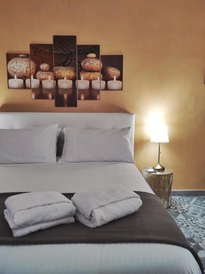 B&B Casa Carola คาตาเนีย ภายนอก รูปภาพ